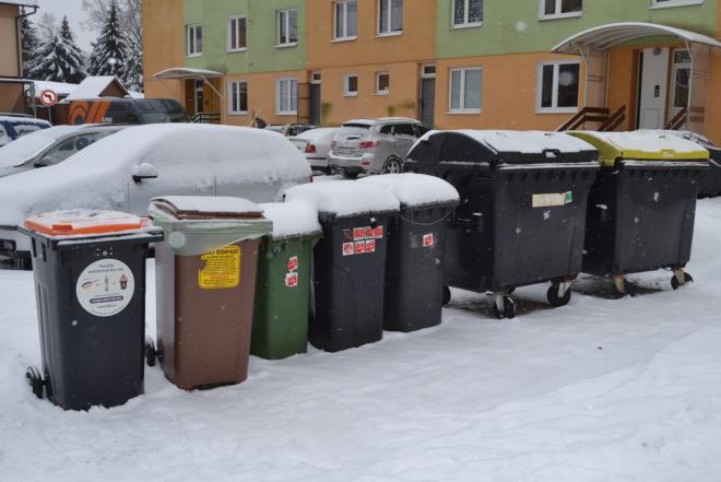 zberné nádoby určené na triedenie kuchynského oleja